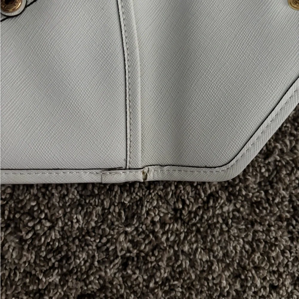 Michael Kors Elegant White Tablet Sleeve